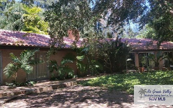 3rd image of 880 Acacia Lake Dr