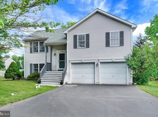 2590 Gora Rd N, York, PA 17404