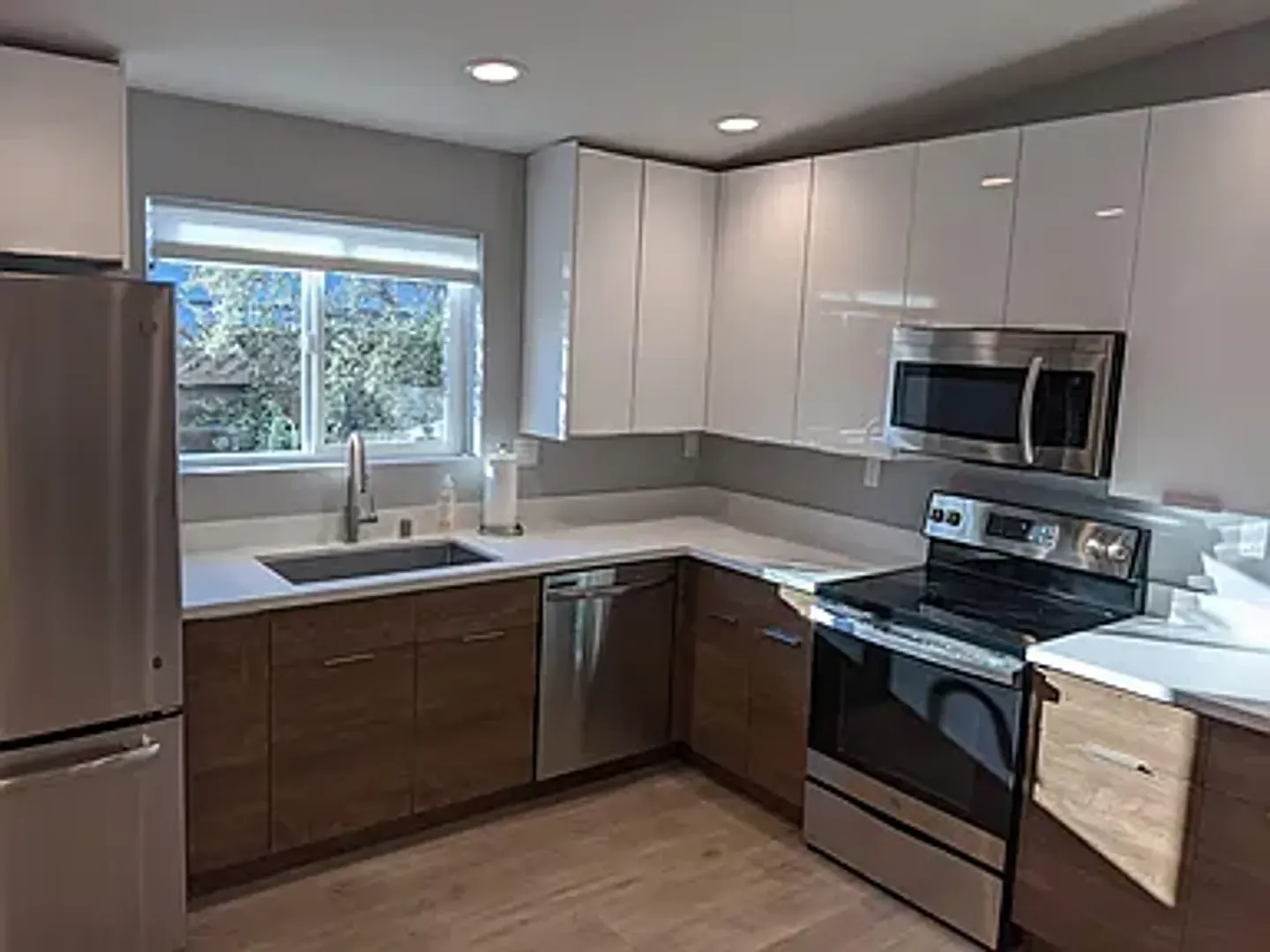 Modern 2br/1ba Adu In Prime Palo Alto Location 4183 Park Blvd #A — Photo 2