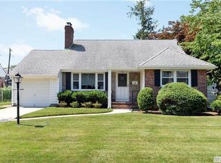 444 Coleridge Rd, Rockville Centre, NY 11570