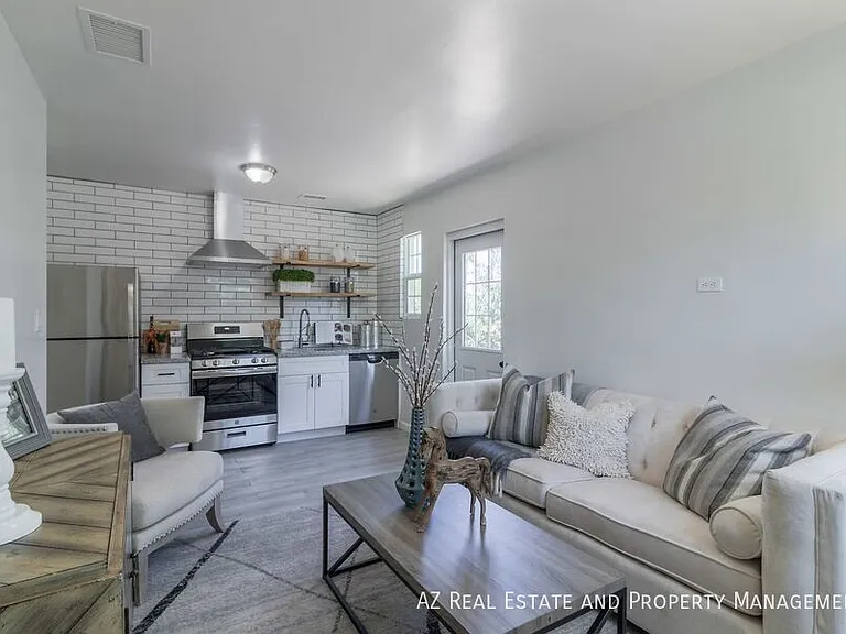 1649 E Oak St #9 — Photo 7