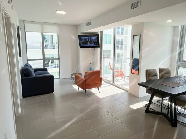227 NE 2nd St, Miami, FL