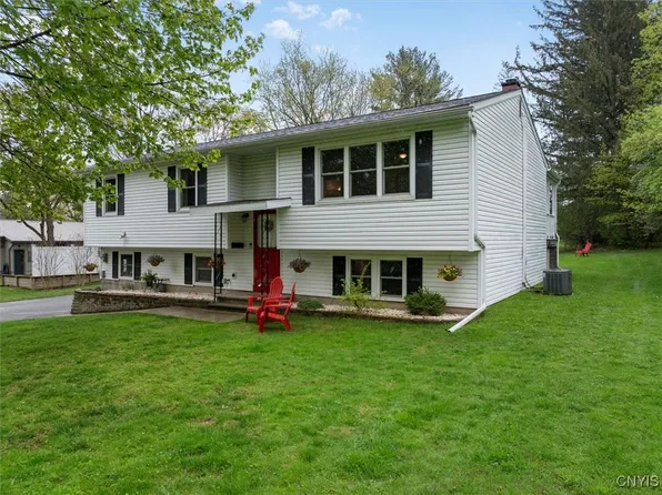 19 Olena Dr, Whitesboro, NY 13492