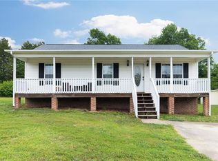 7 Pineywood Ct, Thomasville, NC 27360