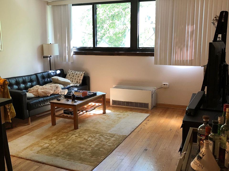 2nd image of 30 E Division St APT 3D