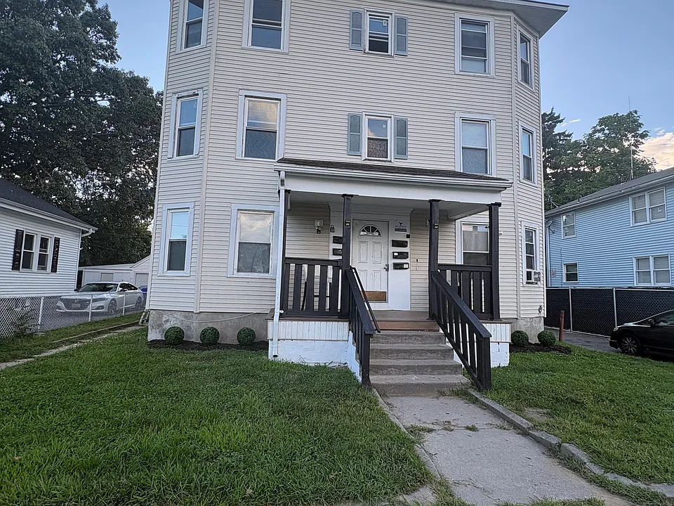 82 Malden St #3R