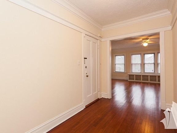3rd image of 4424 N Maplewood Ave