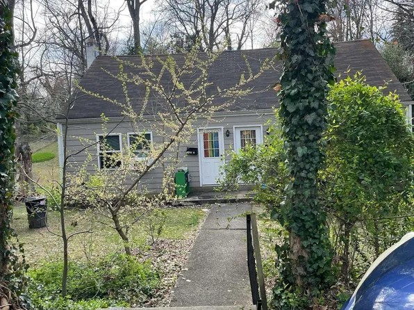 2525 Woodland Dr, Charlottesville, VA 22903