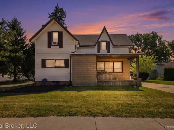 8721 N 2nd St, Brighton, MI 48116