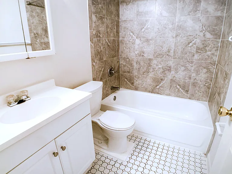 East Pointe Apartments — Photo 47