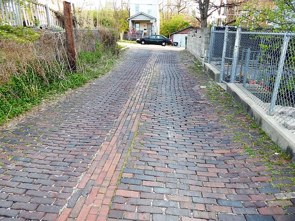 5th image of 1821 Highland Ave