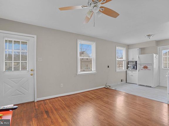 4th image of 604 Burgundy Dr