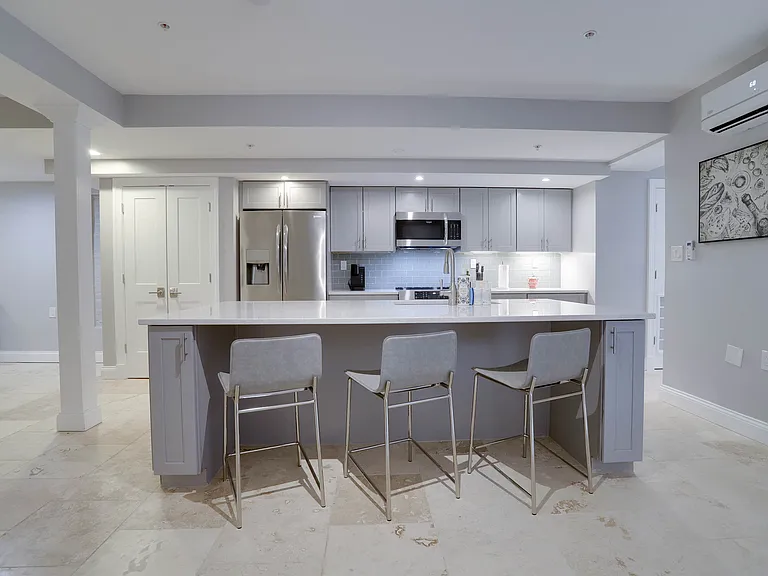 327 E Capitol St SE #B — Photo 5