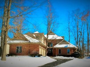1181 Forest Bay Dr, Waterford, MI 48328