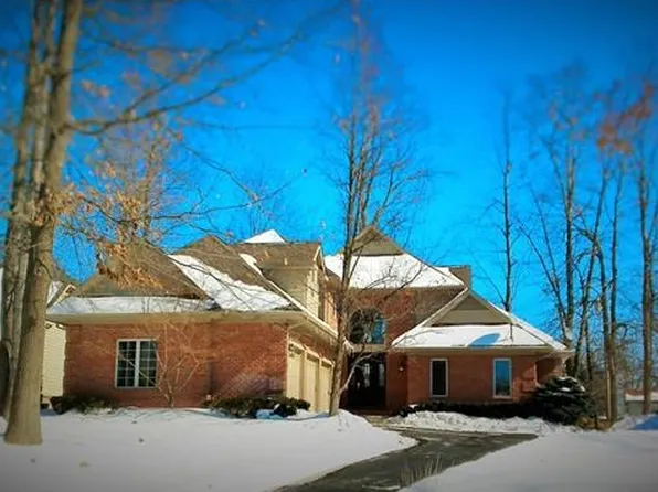 1181 Forest Bay Dr, Waterford, MI 48328