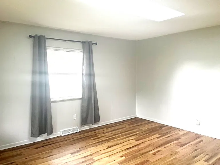 4005 Cleveland Rd E — Photo 11