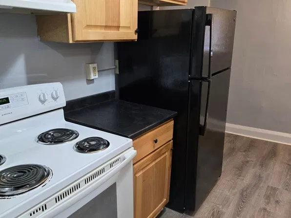 110 Essex Street, 110 Essex St APT 2, Bangor, ME 04401