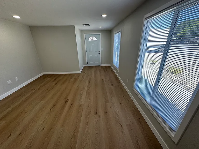 8932 Grand Ave — Photo 15