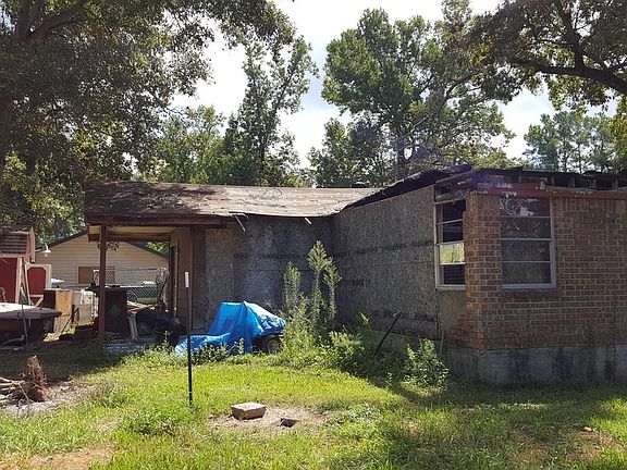 3rd image of 107 Sparkling Water Dr
