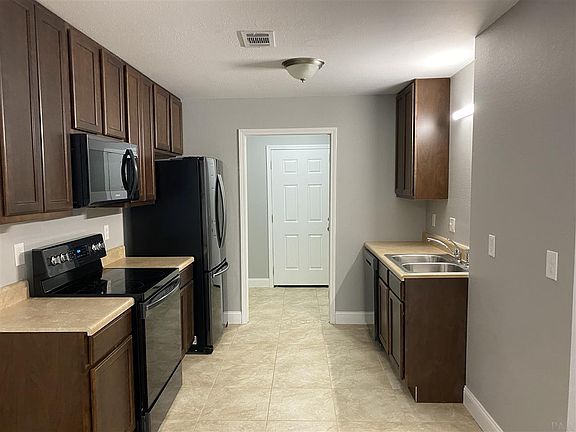5th image of 6121 Denver Ave #B