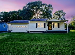105 S Pine St, Dallas, NC 28034