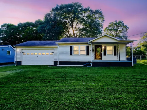 105 S Pine St, Dallas, NC 28034