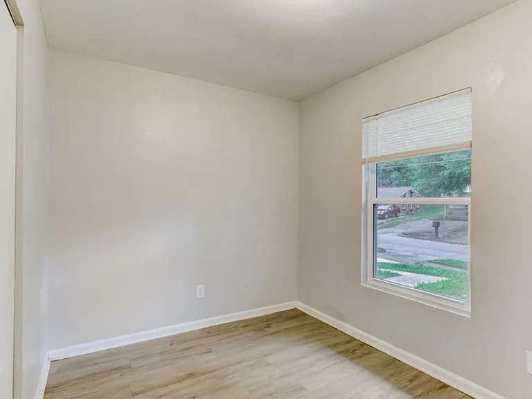 Solar Dr — Photo 10