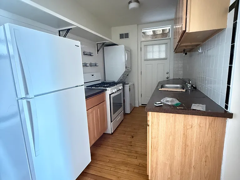 2321 N Spaulding Ave #1A — Photo 3