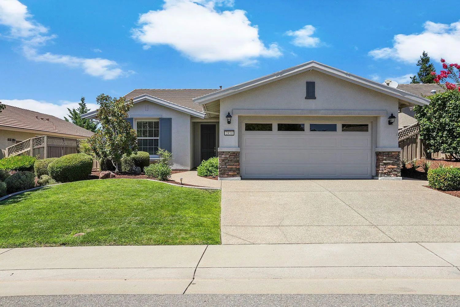 2850 Coopers Hawk Loop photo 1