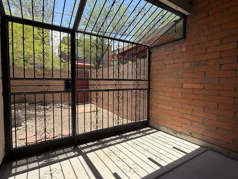 2825 N Adelaide Pl — Photo 11
