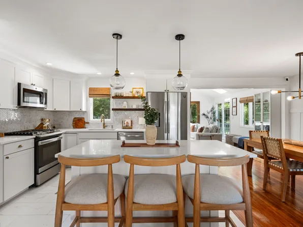 63 Massasoit Ln, Hanover, MA 02339