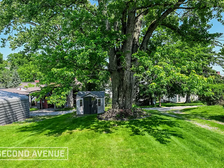 236 Grace Ave — Photo 22