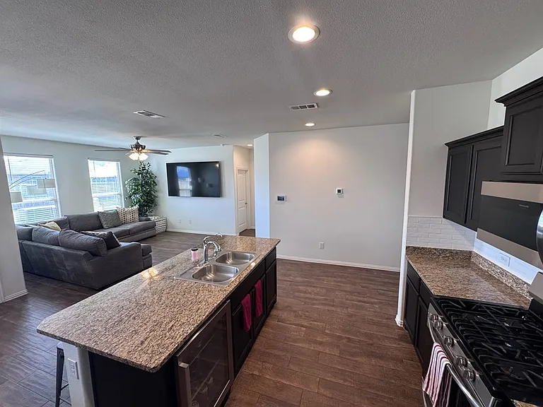 1710 Wrigley Dr — Photo 6