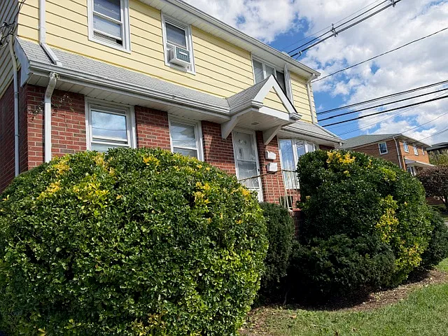 2 bed, 1050 sqft, $2,700 — Photo 1