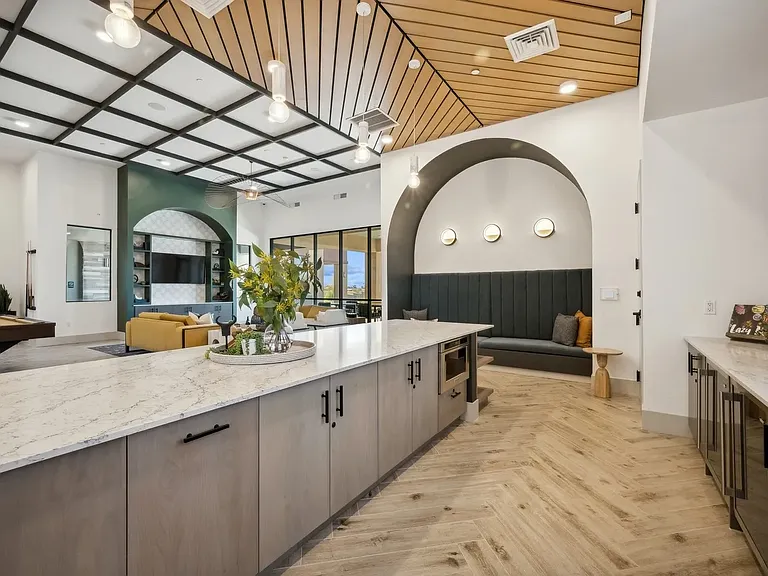 Longbow Luxury Apartments — Photo 9