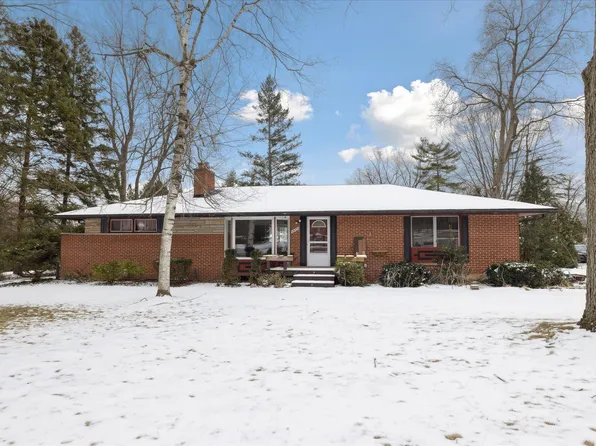 28397 Thorny Brae Rd, Farmington Hills, MI 48331