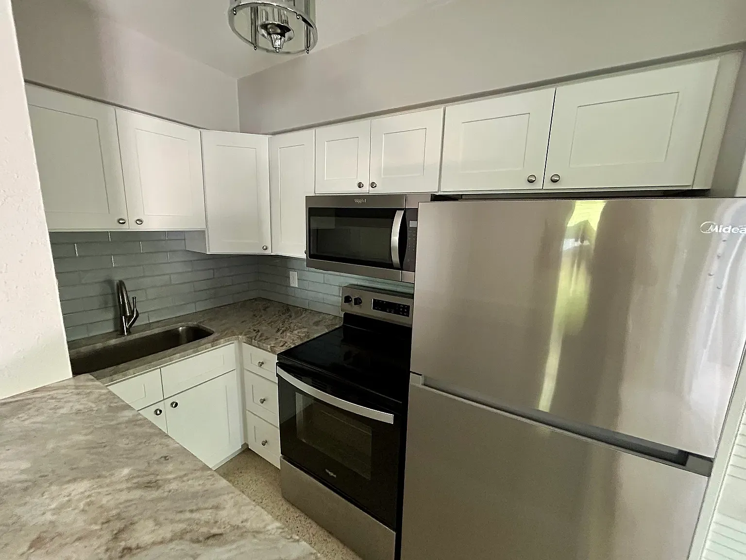 2 bed, 600 sqft, $1,800 — Photo 2