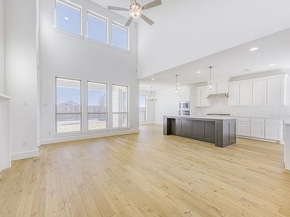 11528 Gloucester - Living Area