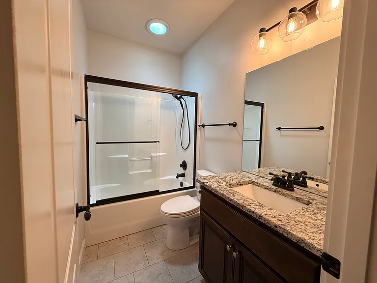 2626 NE Hawthorne Cir — Photo 11