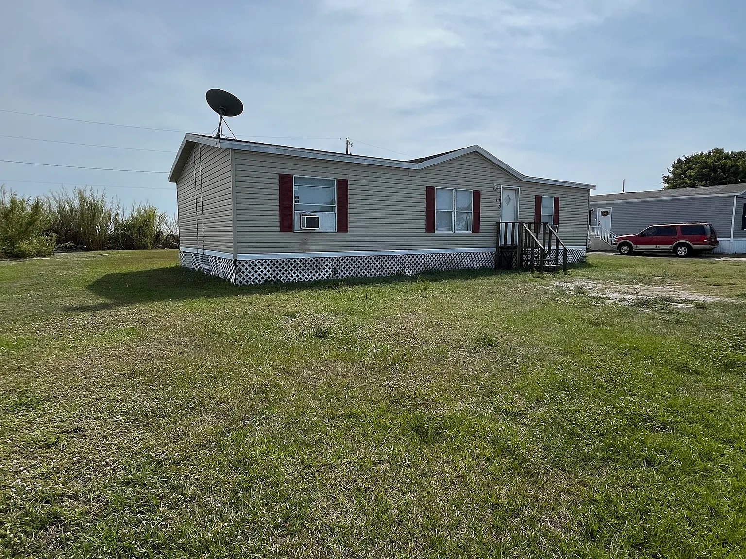 712 Arkansas Ave — Photo 3