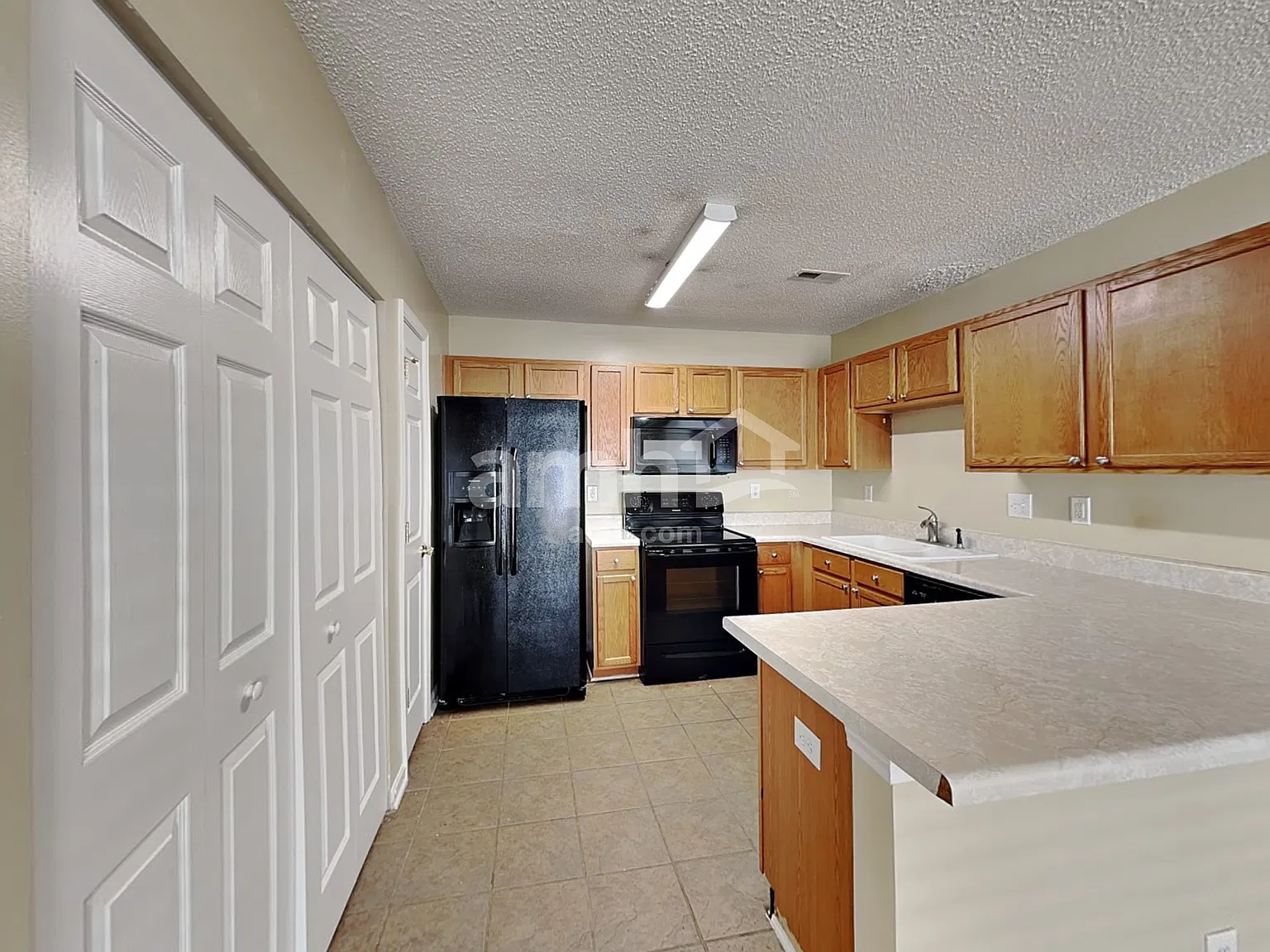 3 bed, 2.0 bath, 1362 sqft, $1,820 — Photo 3
