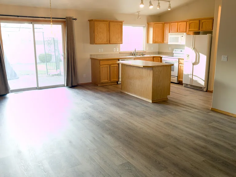 KITCHEN & DINING ROOM