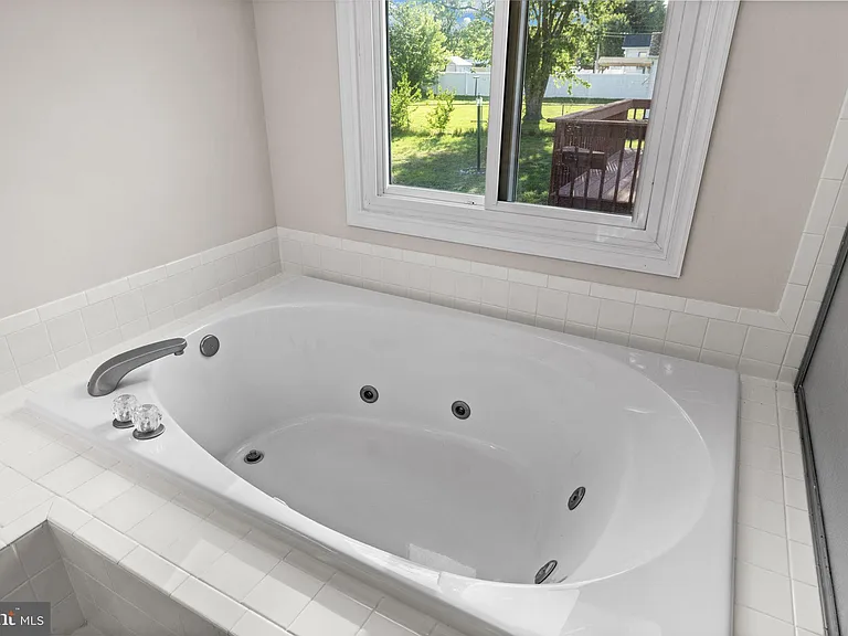 308 Butternut Dr — Photo 23