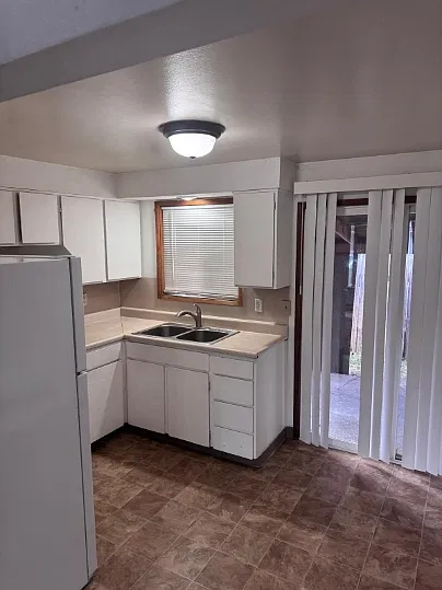 883 SE 11th Ave — Photo 3
