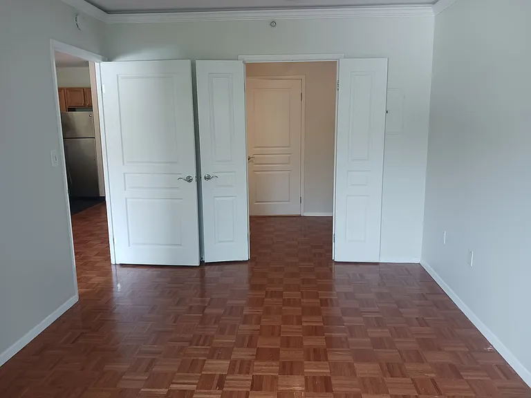 7111 Woodmont Ave #514 — Photo 7