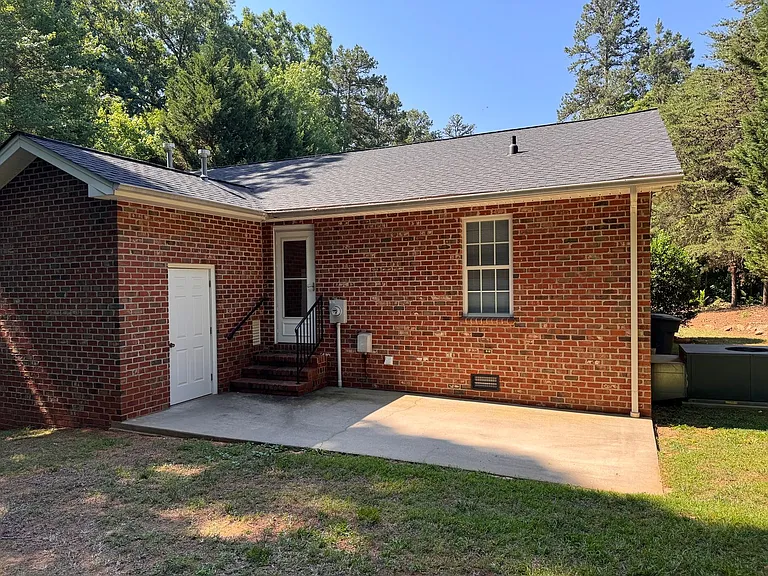 1911 N Asheboro School Rd — Photo 16