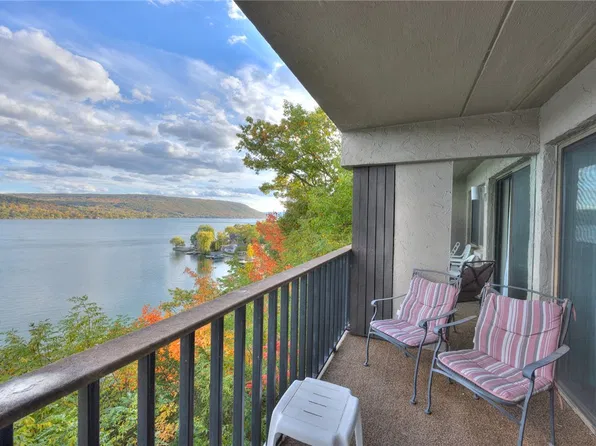 16 Cliffside Dr, Canandaigua, NY 14424