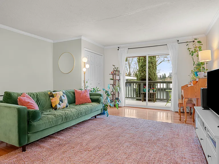 1025 SW Bertha Blvd #3 — Photo 6