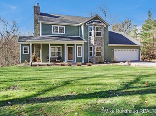 2467 Oak Ridge Trl NE, Grand Rapids, MI 49525