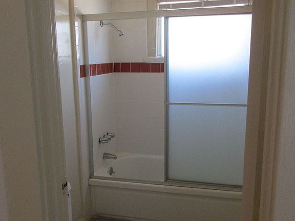4th image of 915 E Ocean Blvd APT 11